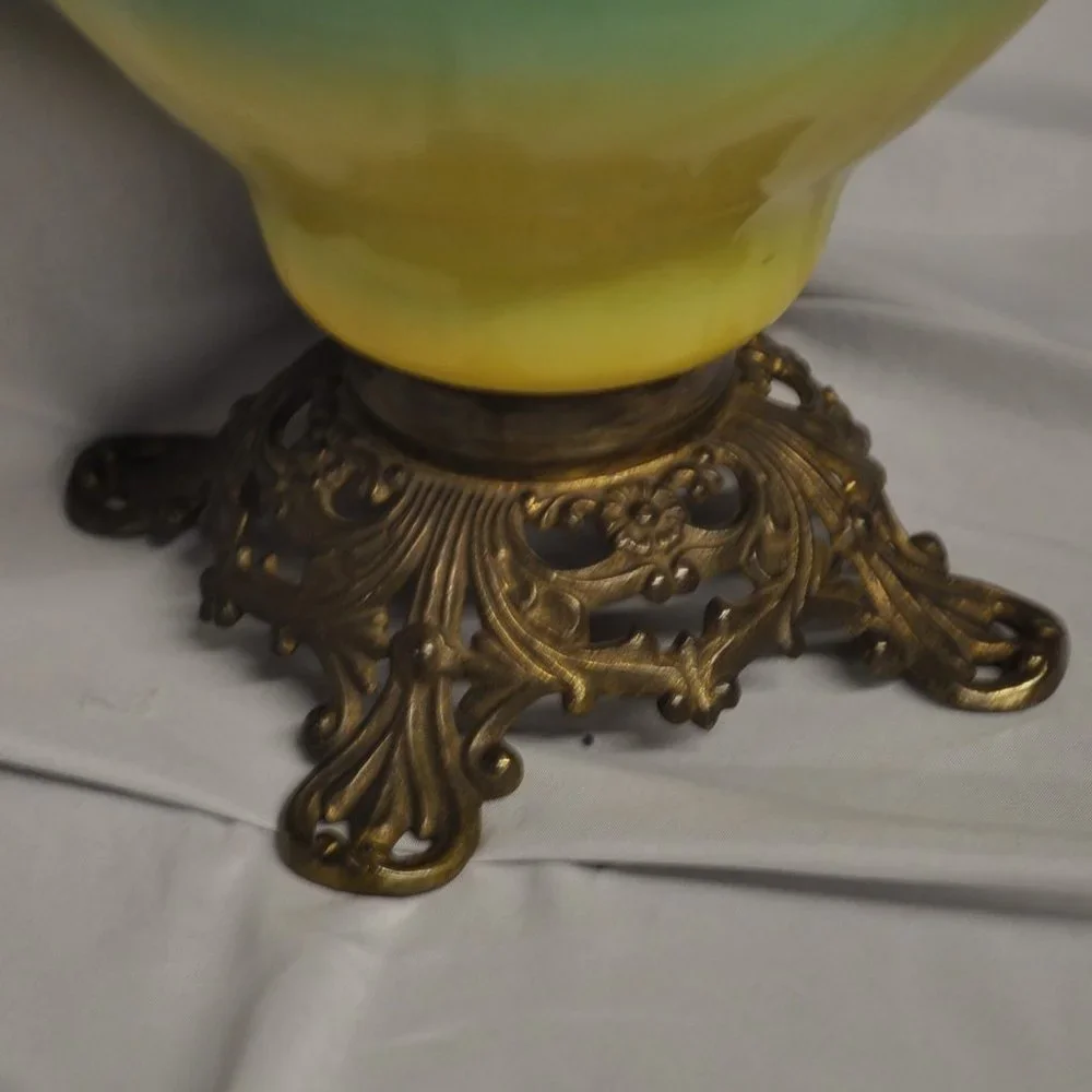 SALE* vintage floral kerosene glass lamp turned electric (319w)